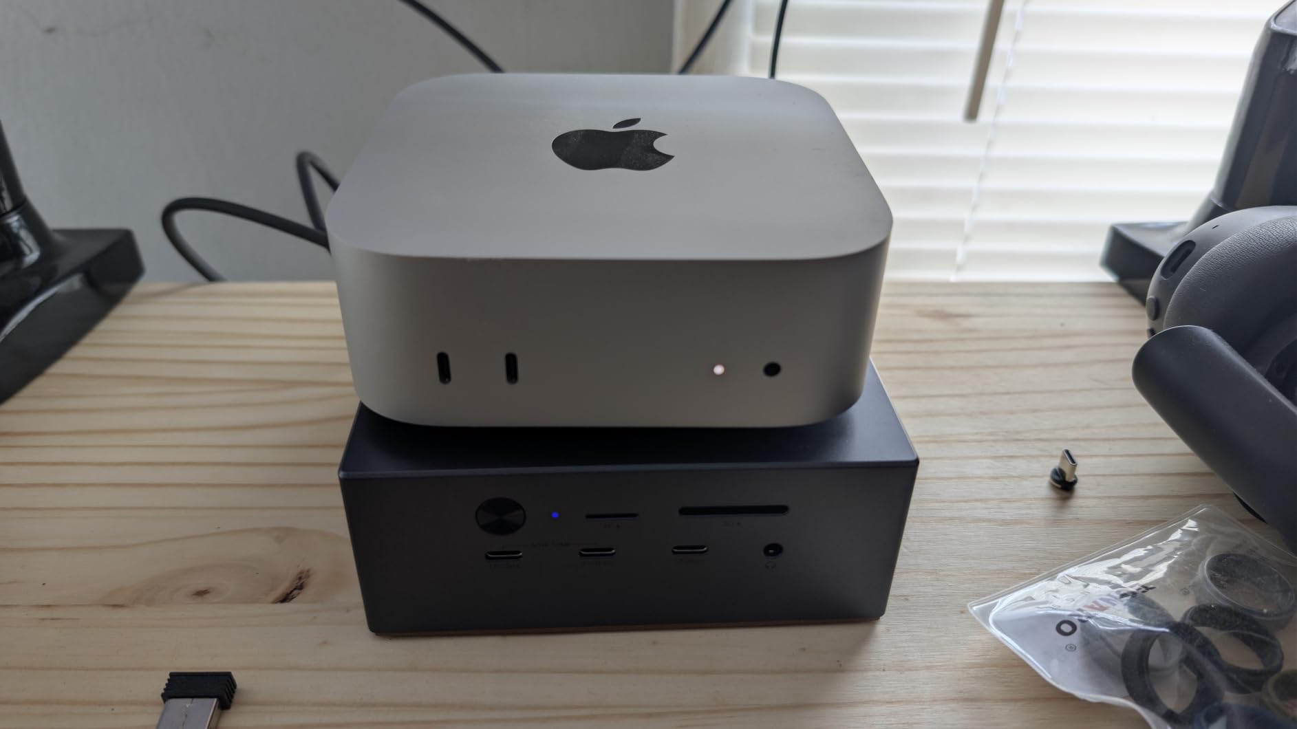 UGREEN Maxidok Thunderbolt 5 Docking Station, 8TB M.2 NVMe SSD Support customer photo 2