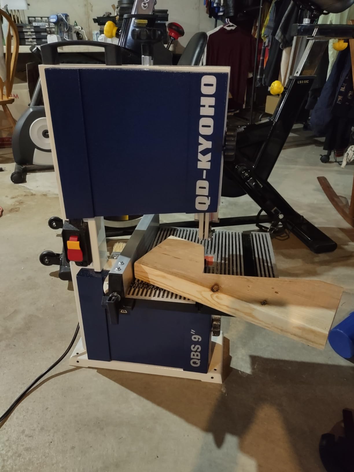 Band Saw, Portable 9-Inch Bandsaw for Woodworking, 2526 FPM Benchtop, 1/3 HP(output), 120 V 2.5-Amp Motor, Band Saws with Cast-Aluminum Worktable with Scale, Steel Bandsaws with Miter Gaug customer photo 1