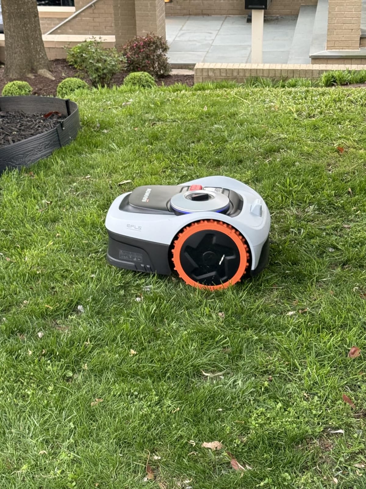 Segway Navimow i206 AWD Robot Lawn Mower, New i105N, 0.15 Acre, 45% Slopes | Perimeter Wire-Free Setup, NRTK-Vision Auto Mapping, Zero-Turn Steering, 2–3.6-Inch Cutting Height, 20-Zone App Control customer photo 2