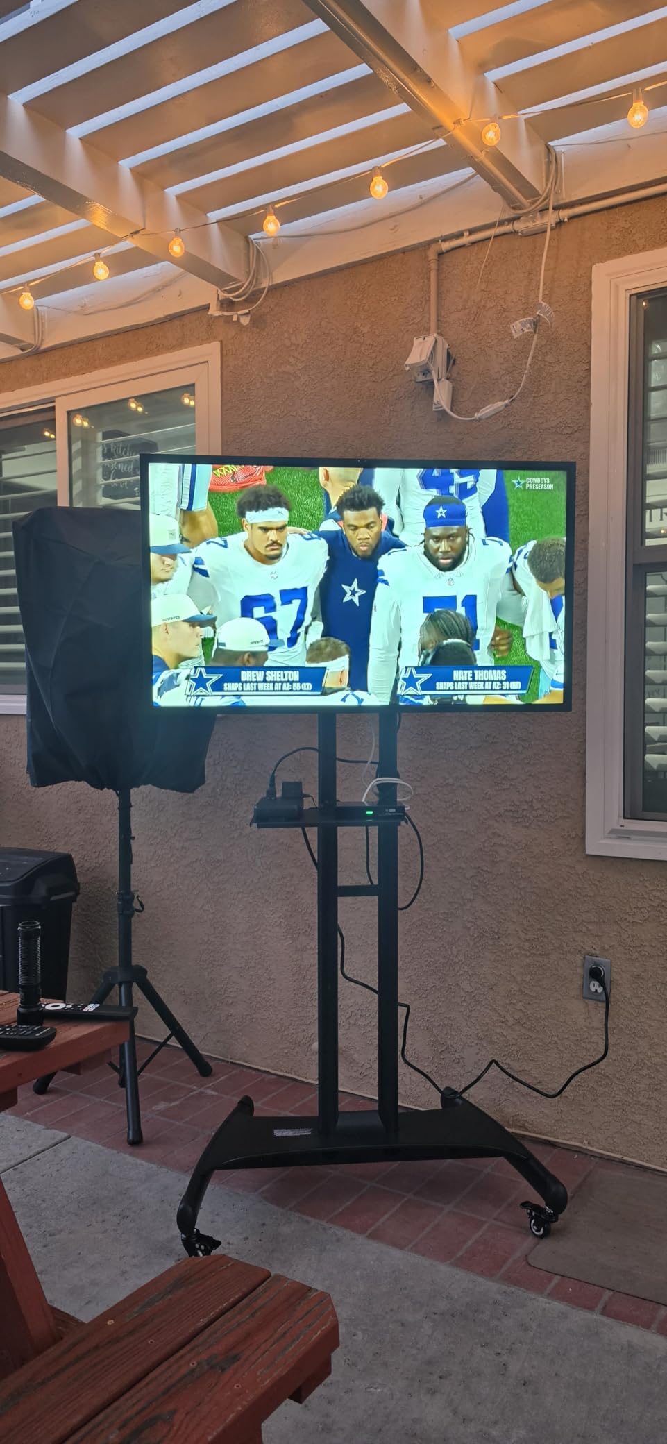 55 Inch Outdoor TV, 1500 Nits Hight Brightness, IP66 Waterproof TV customer photo 2