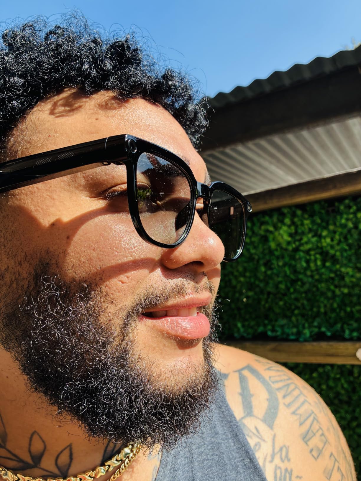 AI Smart Glasses with Camera, 8 MP Camera Glasses, AI Glasses with Voice Assistant, Ear Opening Audio, Real-Time Translation, Sunglasses for Recording Life and Work Videos (Photochromic) customer photo 1
