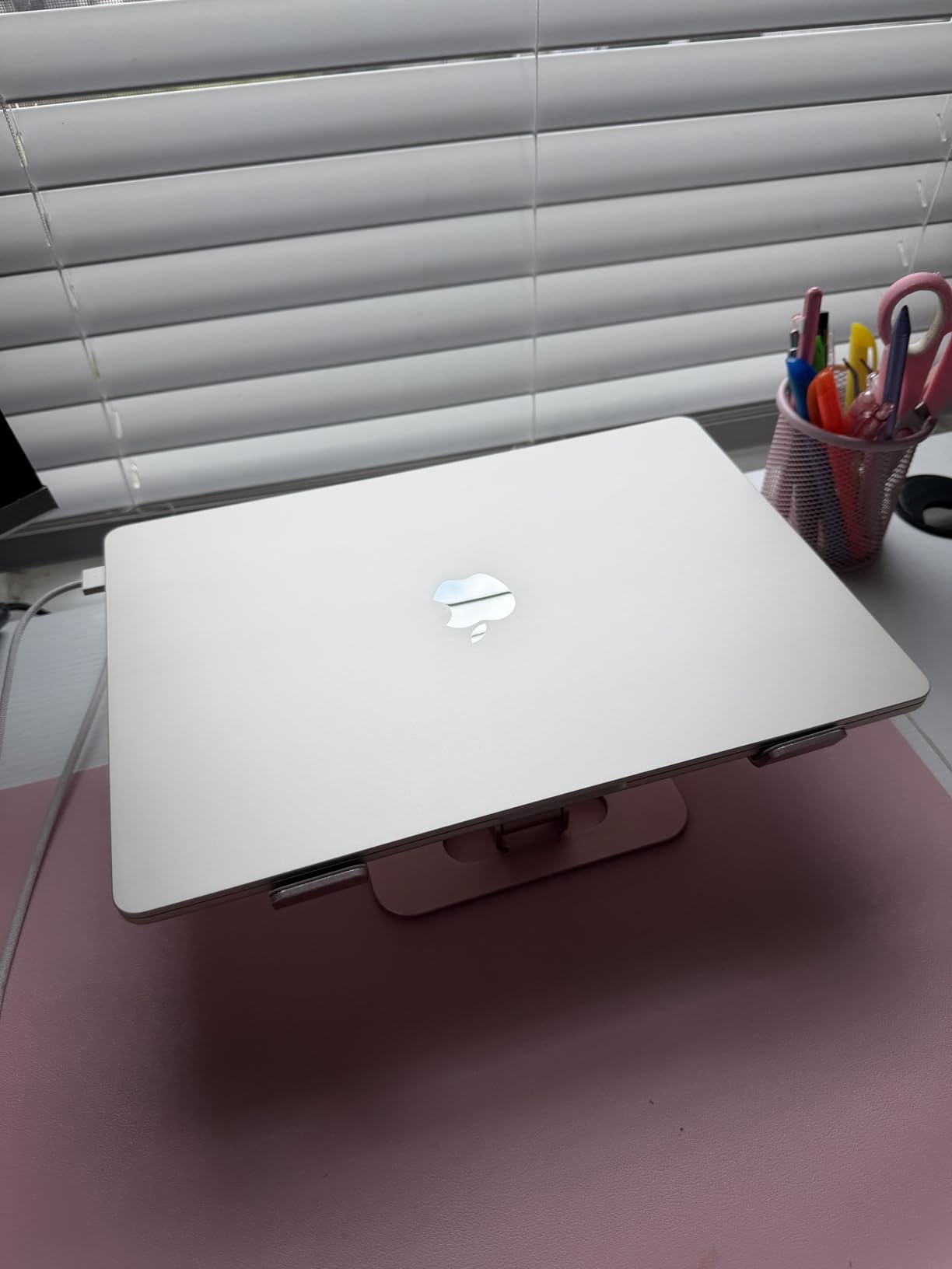 Apple 2026 MacBook Air 15-inch Laptop with M5 chip: Built for AI, 15.3-inch Liquid Retina Display, 16GB Unified Memory, 512GB SSD, 12MP Center Stage Camera, Touch ID, Wi-Fi 7; Sky Blue customer photo 1