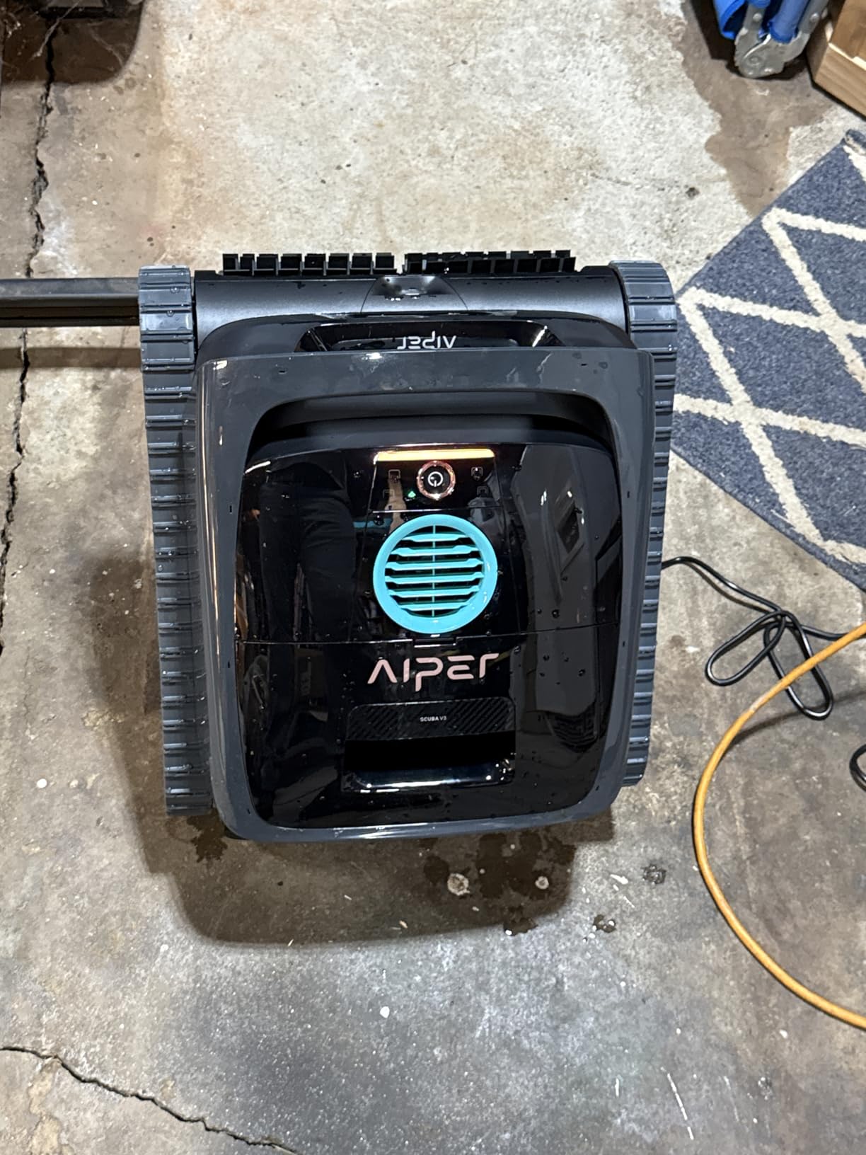 AIPER Scuba V3 AI Vision Cordless Robotic Pool Cleaner, Include Wireless Charging Dock, Smart Waterline Parking & Featherlight Design, Micromesh Multi-Layer Filtration, Blue customer photo 2