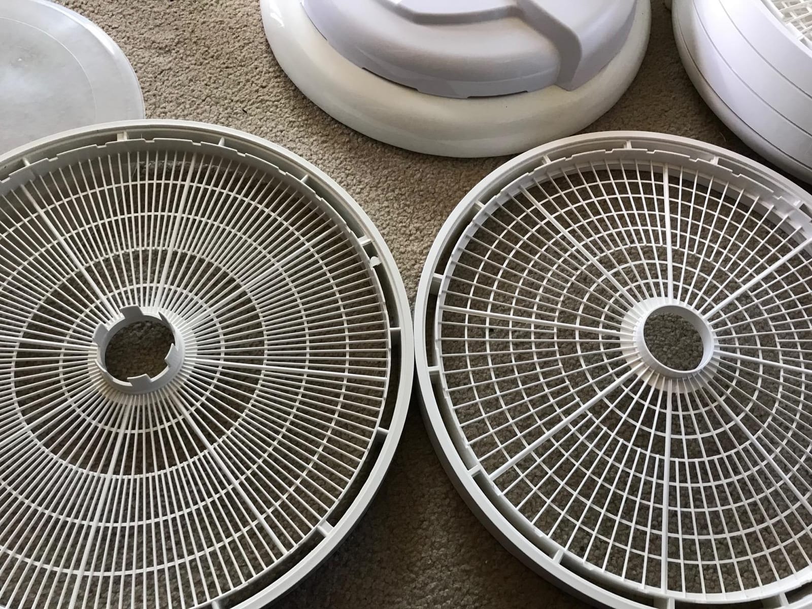 Nesco TR-2 White Plastic Round 15 1/2