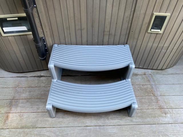 Confer Plastics Resin Multi Purpose Outdoor Non Slip Portable Spa and Hot Tub Handi-Step Deck Patio Steps Accessories, Portobello customer photo 1
