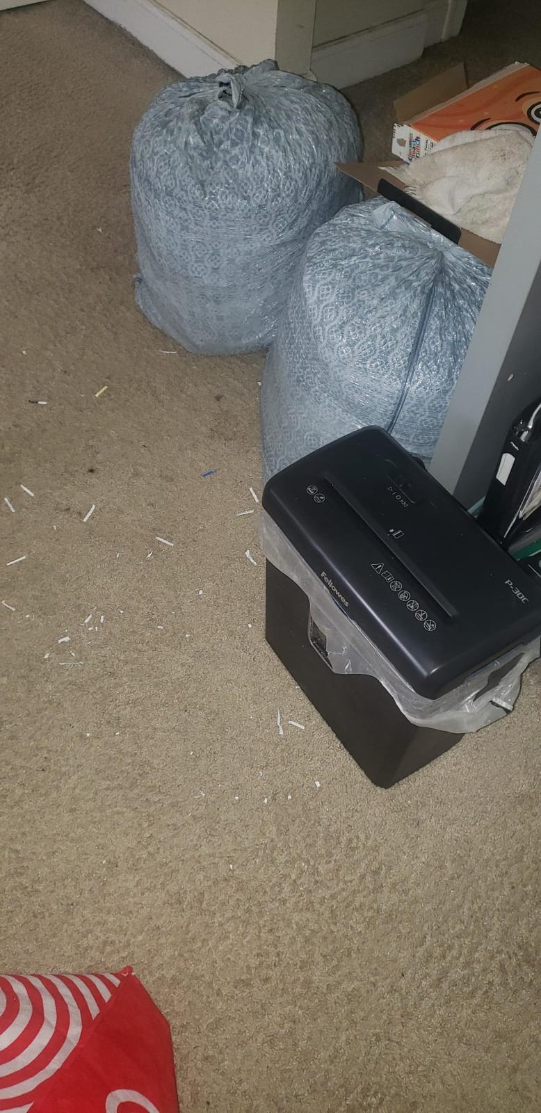 Fellowes Powershred 60Cs 10-Sheet Cross-Cut Paper and Credit Card Shredder with SafeSense Technology (4606001) customer photo 1