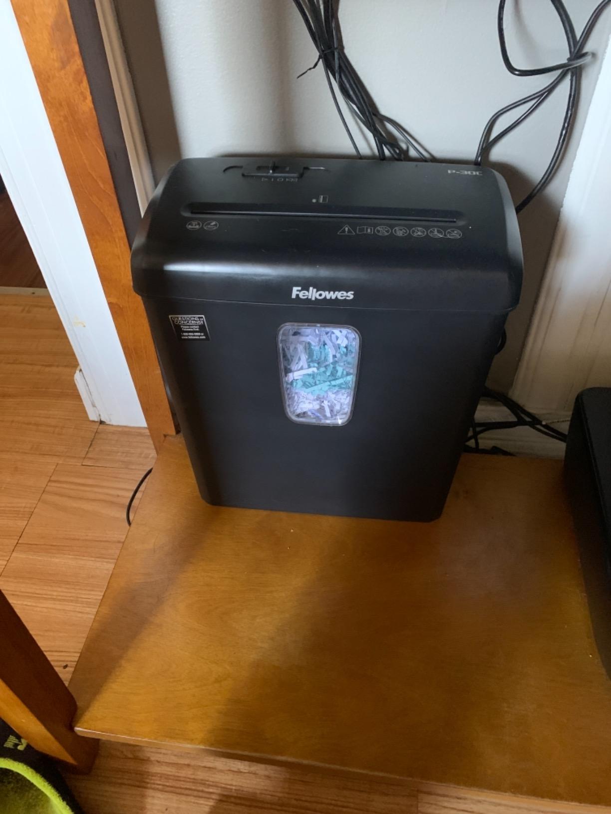 Fellowes Powershred 60Cs 10-Sheet Cross-Cut Paper and Credit Card Shredder with SafeSense Technology (4606001) customer photo 2