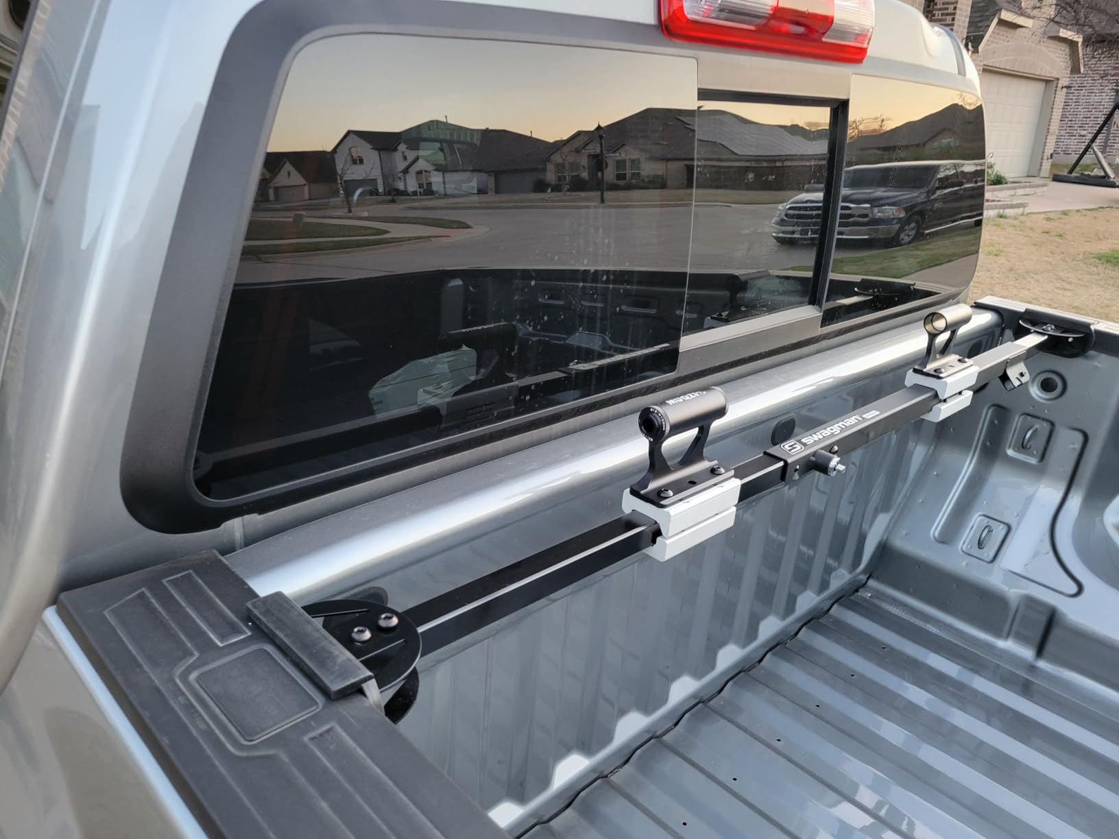 Swagman Pick Up Truck Bed Bike Rack – Compression Fits on the edge of your Pick Up Truck Box, Fork Mount Carrier for 9mm Quick Release Bikes customer photo 2