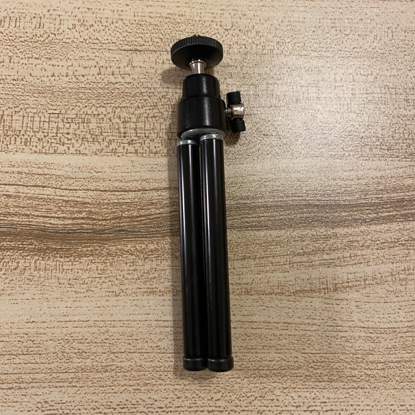 Amazon Basics Lightweight Portable Mini Travel Tripod with 360° Ball Head, Adjustable Height, Desktop, Black customer photo 1