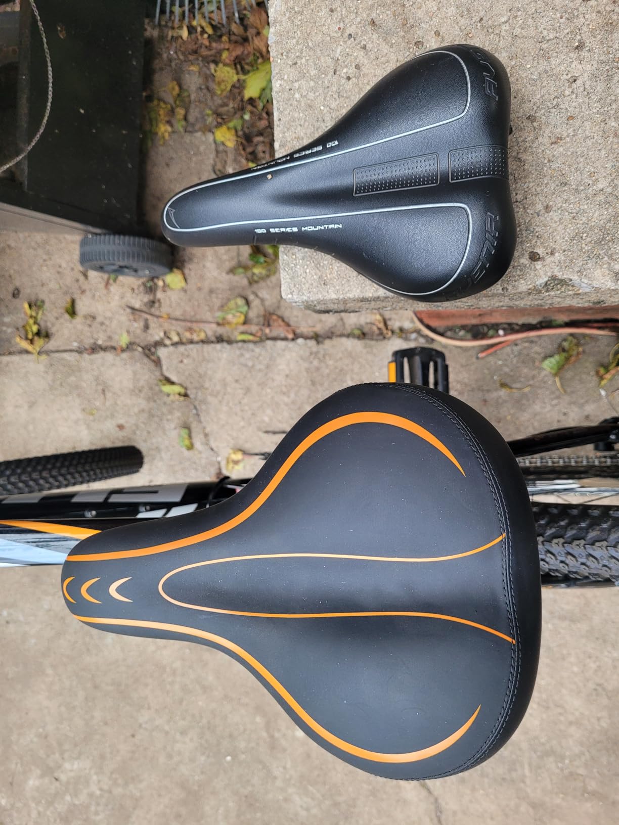Oversized Bike Seat, Comfortable Bike Seat - Universal Replacement Bicycle Saddle - Waterproof Leather Bicycle Seat with Extra Padded Memory Foam - Bicycle Seat for Men/Women customer photo 2