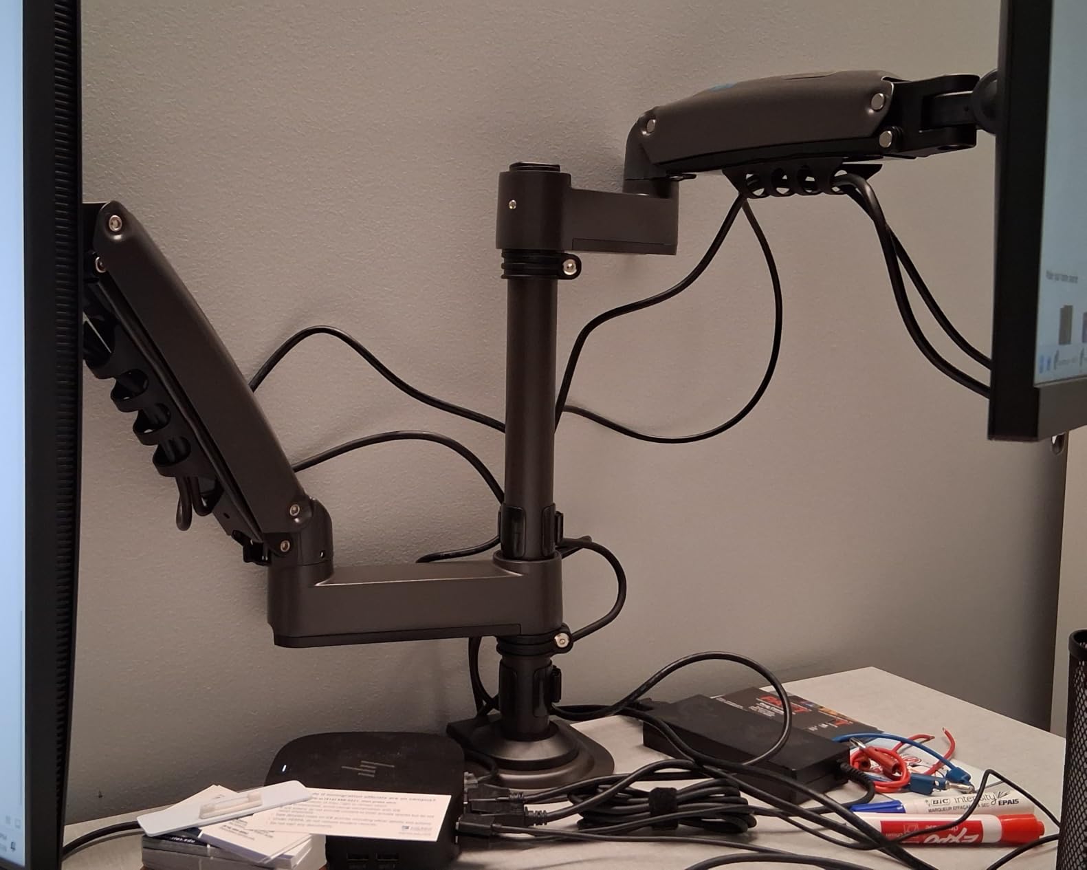 HUANUO 17-32 Inch Dual Monitor Stand, Stacked Monitor Mount, Monitor Arms for 2 Monitors, Ergonomic Adjustable Tilt/Swivel/Rotate, Weight Max 19.8 lbs, VESA 75/100mm customer photo 2