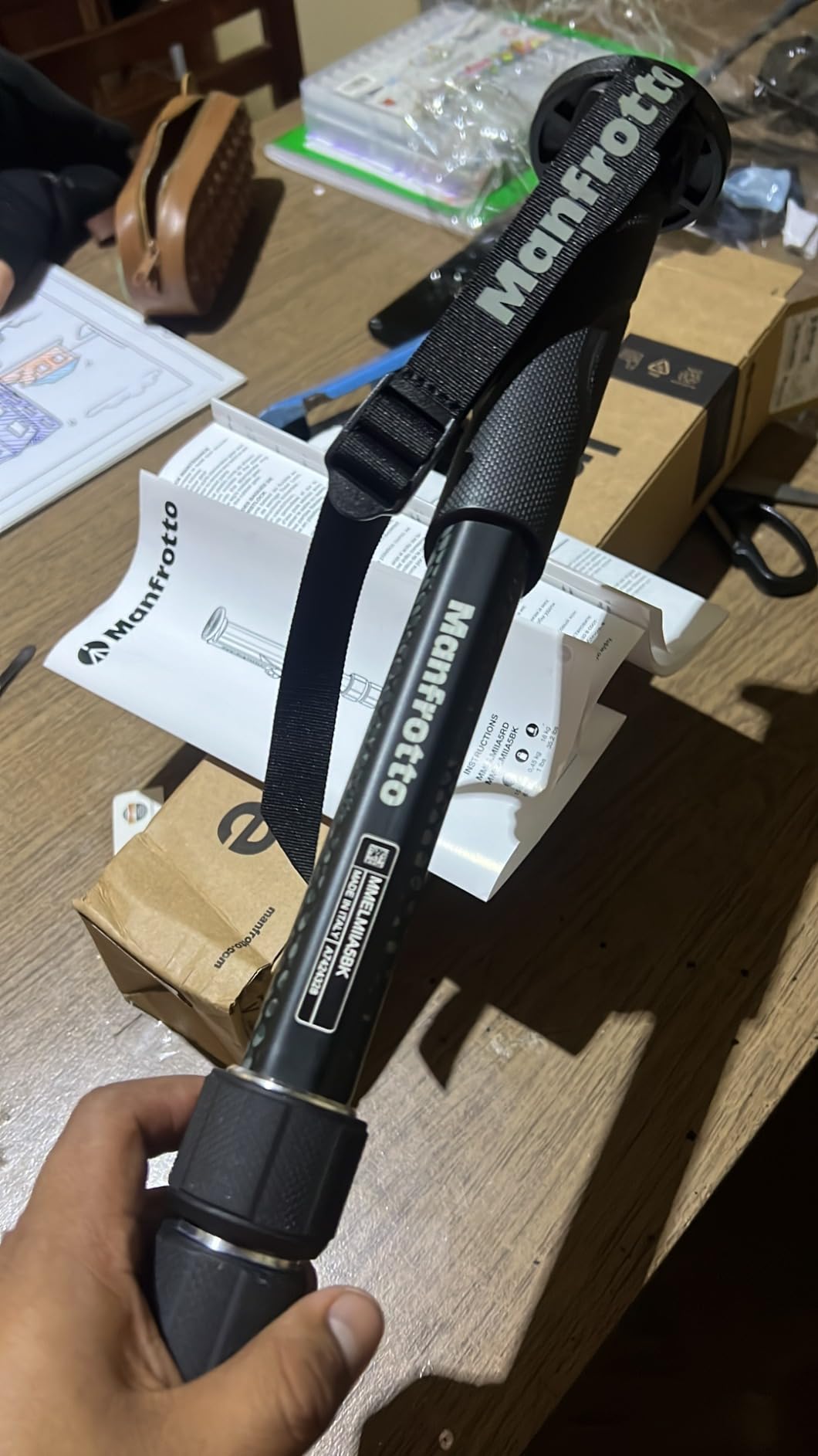 Manfrotto Element MII MMELMIIA5BK, Lightweight 5-Section Aluminium Travel Camera Monopod, with Wrist Strap, Rubber Grip, Twist Locks, Load up 15kg, for Compact Cameras, Mirrorless, DSLR, Black customer photo 1