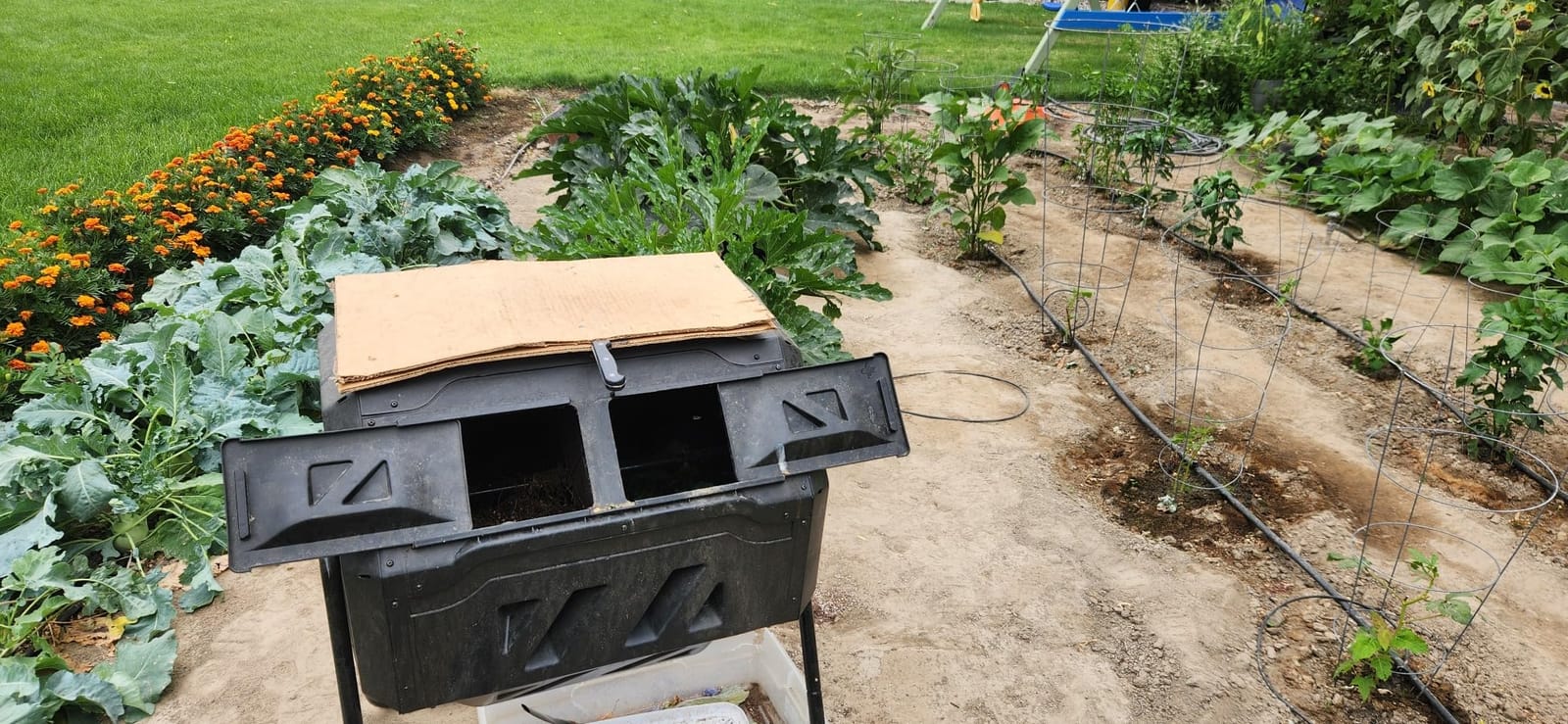 F2C Compost Bin Outdoor 43 Gallon Garden Dual Chamber Composter Bin - Bundled with Pearson's Gardening Gloves, BPA Free, Heavy-Duty Steel Frame, Rotating Tumbler with Sliding Doors -Black customer photo 2