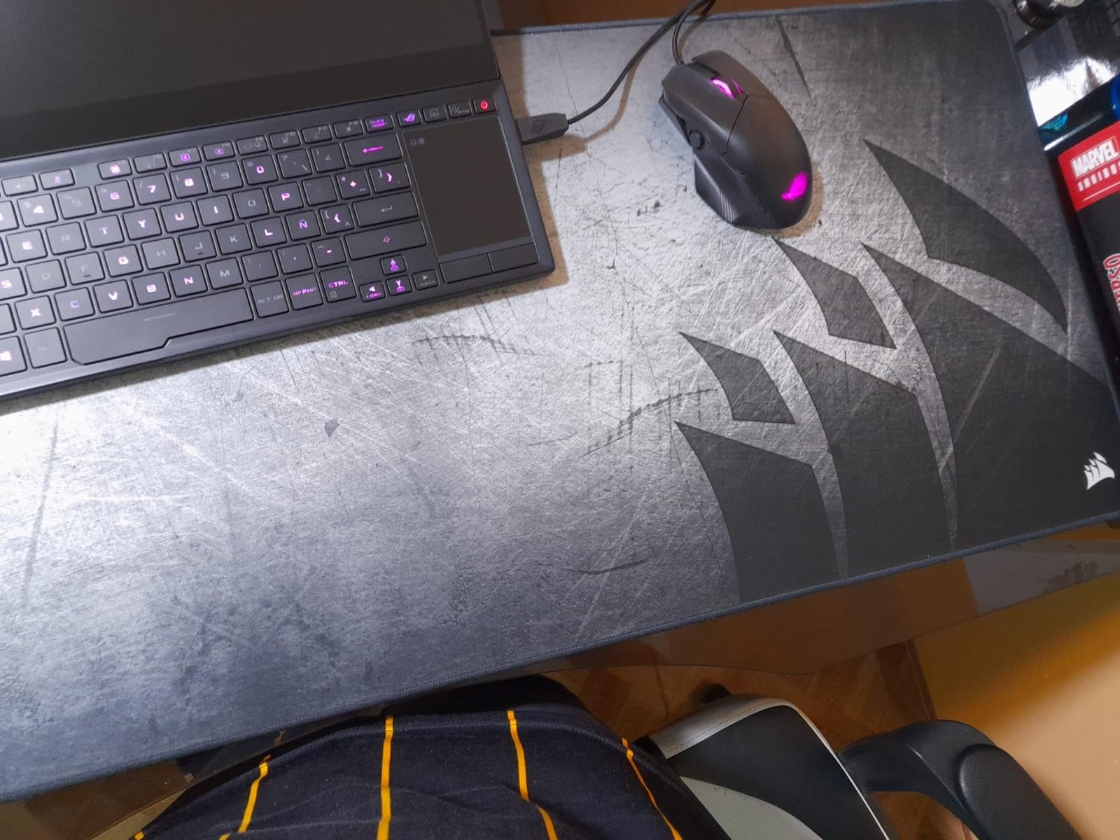 Corsair MM350 PRO Extended XL Premium Spill-Proof Cloth Gaming Mouse Pad – 36.6” Width x 15.7” Height Surface – Black/Gray customer photo 2