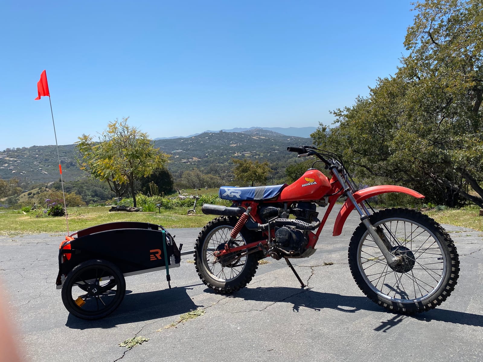 Retrospec Rover Hauler Bike Cargo Trailer - Foldable Frame with Weather-Resistant Fabric & 80lb Capacity - Universal Bike Trailer for 20-29in Wheels - Includes Safety Flag & D-Ring Anchors customer photo 2