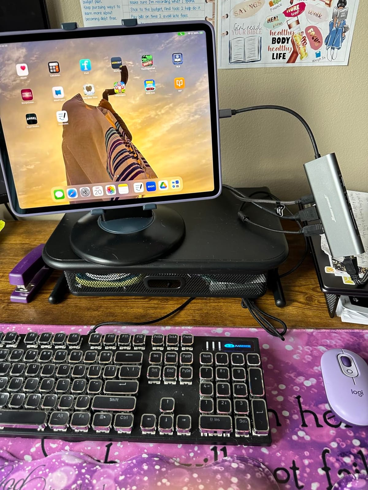 Hiearcool USB C Hub, USB C Dock, 4K@60Hz HDMI, 1Gbps Ethernet, Space Gray customer photo 1