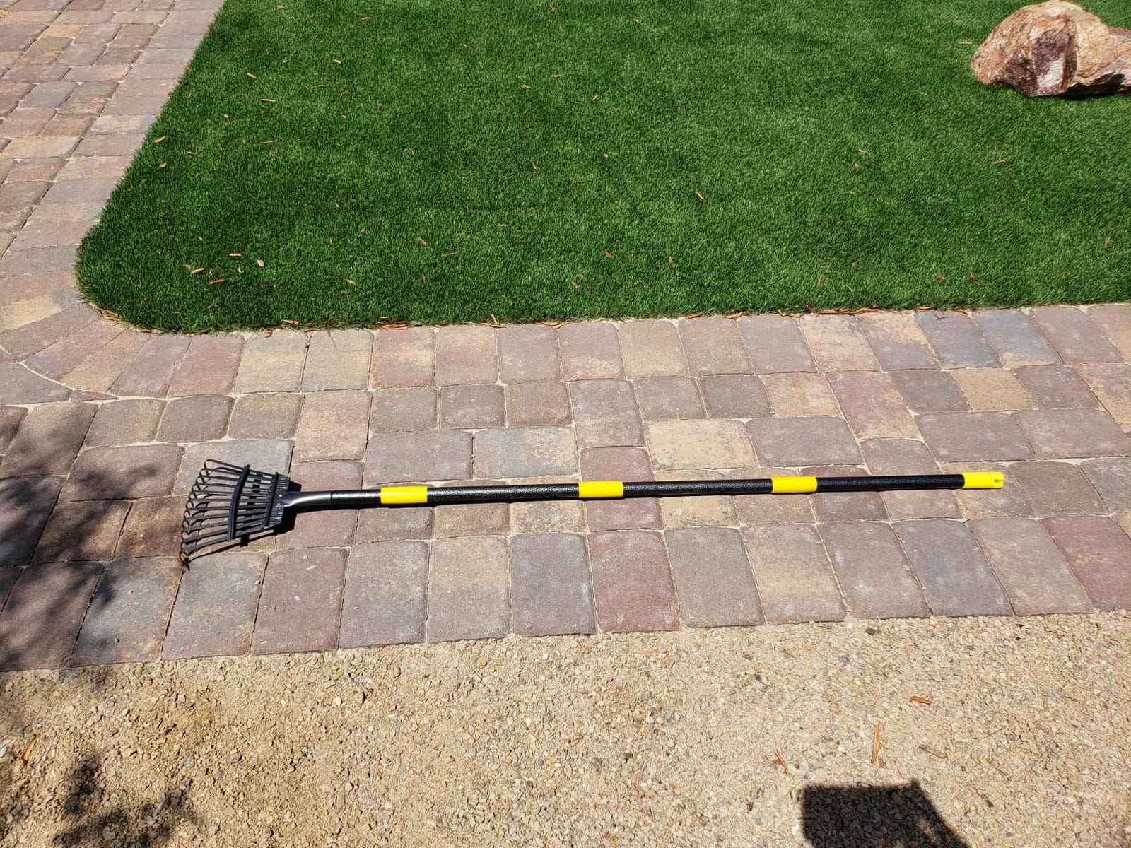 Oliynedy Leaf Rake for Gardening, Adjustable Metal Garden Rake for Leaves Long Handle 30-60