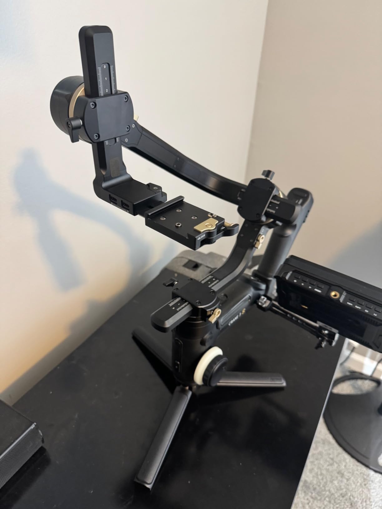 ZHIYUN Crane 4, 3-Axis Gimbal Stabilizer for DSLR and Mirrorless Camera, Nikon Sony Panasonic Canon Fujifilm BMPCC 6K, Fill Light, PD Fast Charge customer photo 2
