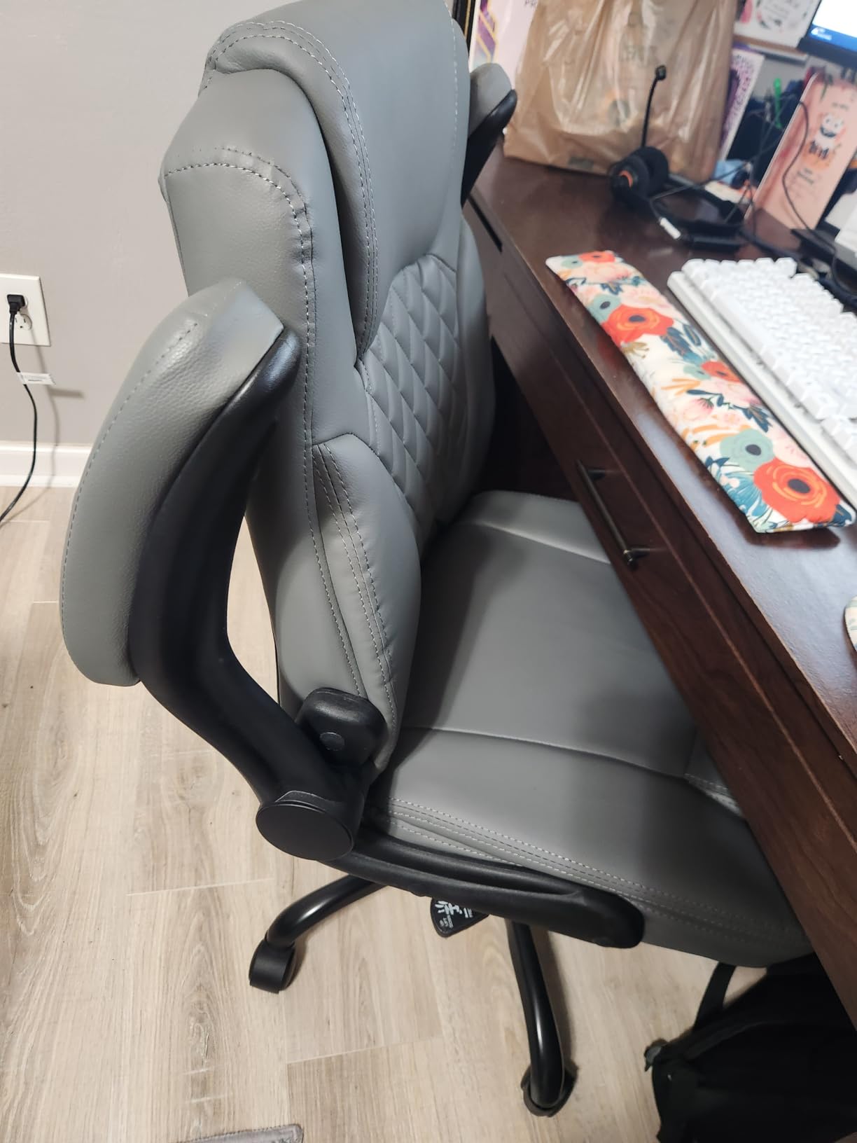 Leather Office Chair, PU Home Computer Desk Chairs with Ergonomic Back Support, 360°Swivel Free，Small Gmaing Chair with Wheels and Adjustable Armrests, for Short People Use, Black customer photo 2