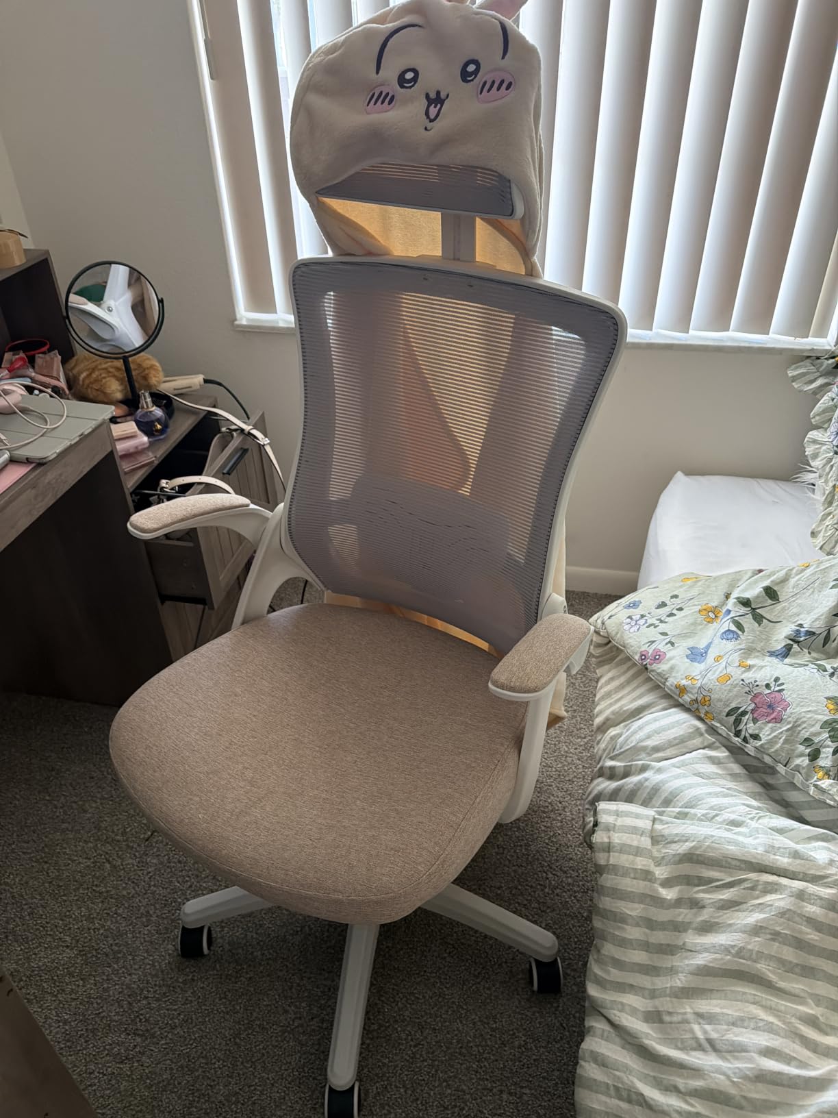 NEO CHAIR Office Desk Chair with Ergonomic High Back Mesh Headrest, Beige customer photo 2