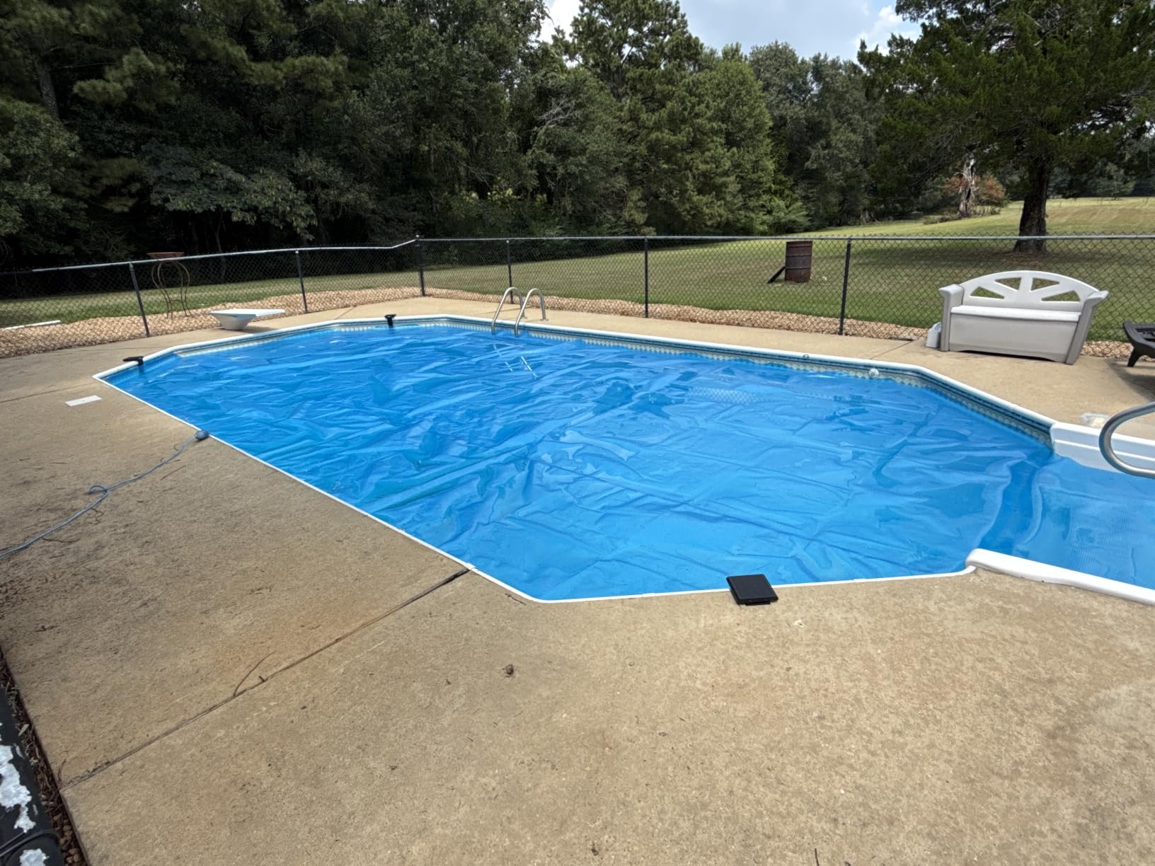 VEVOR Solar Pool Cover, 24 x 12 ft Rectangle Solar Cover 16 mil for Pools, Inground Above Ground Swimming Pool Solar Blanket with Bubble, Heat Retaining Solar Covers Blue customer photo 1