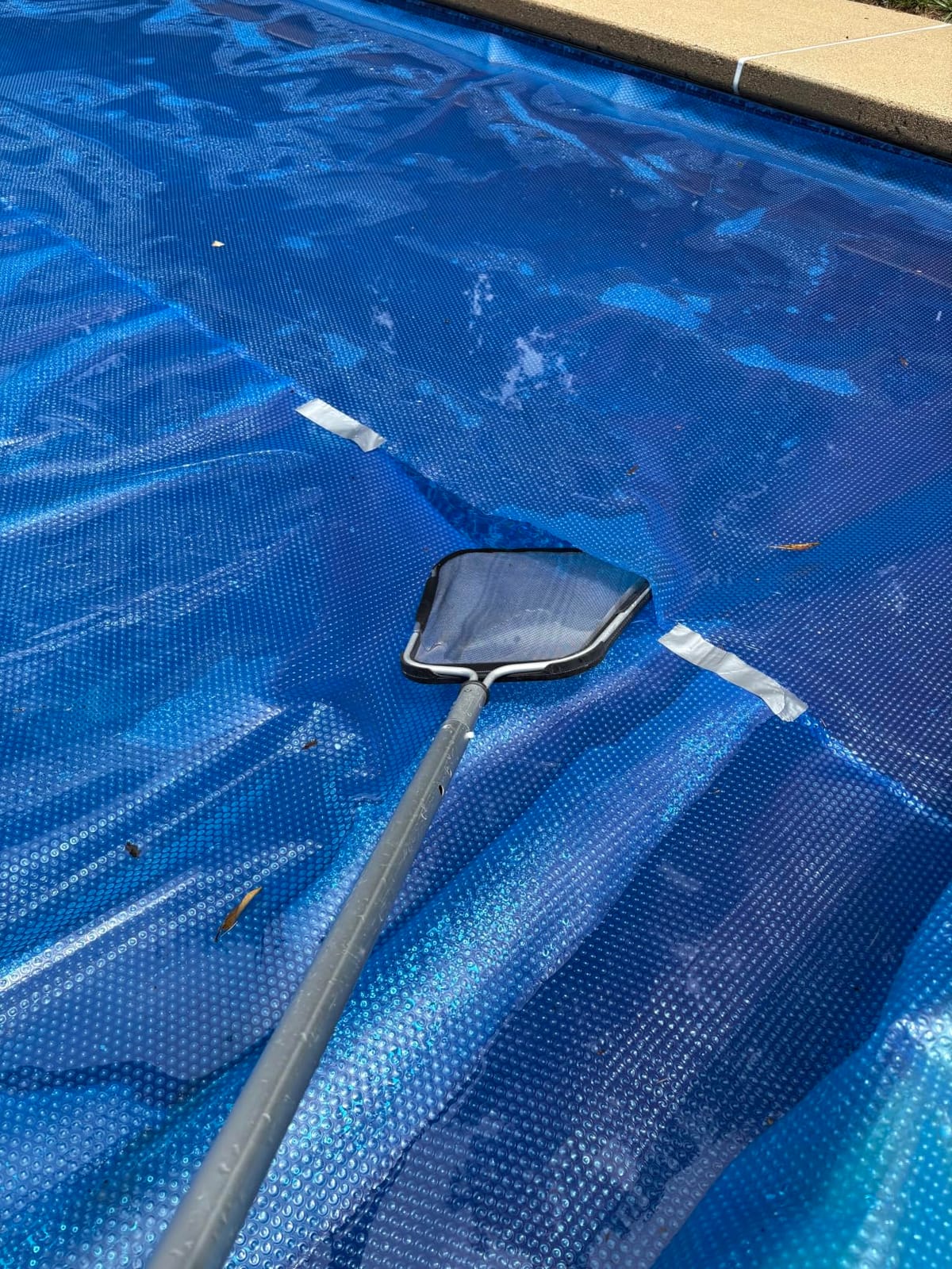 VEVOR Solar Pool Cover 40 x 20 ft, 12 Mil Rectangle Solar Blanket Blue customer photo 2