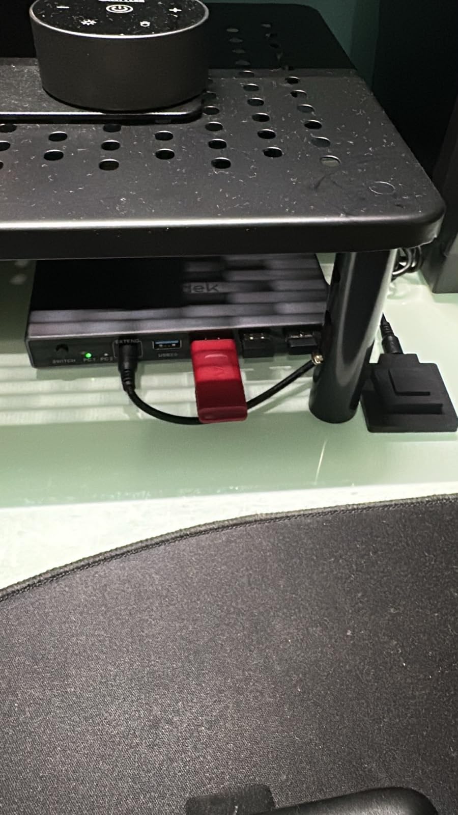 SUIDEK HDMI KVM Switch 1 Monitors 2 Computers-4K@60Hz with 4 USB 3.0 Ports customer photo 1