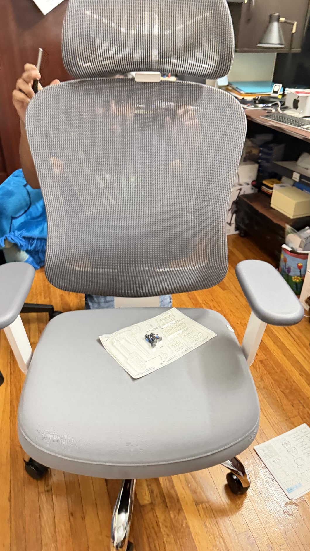 HOLLUDLE Ergonomic Mesh Office Chair, V Back Desk Chair with 2D Headrest customer photo 2