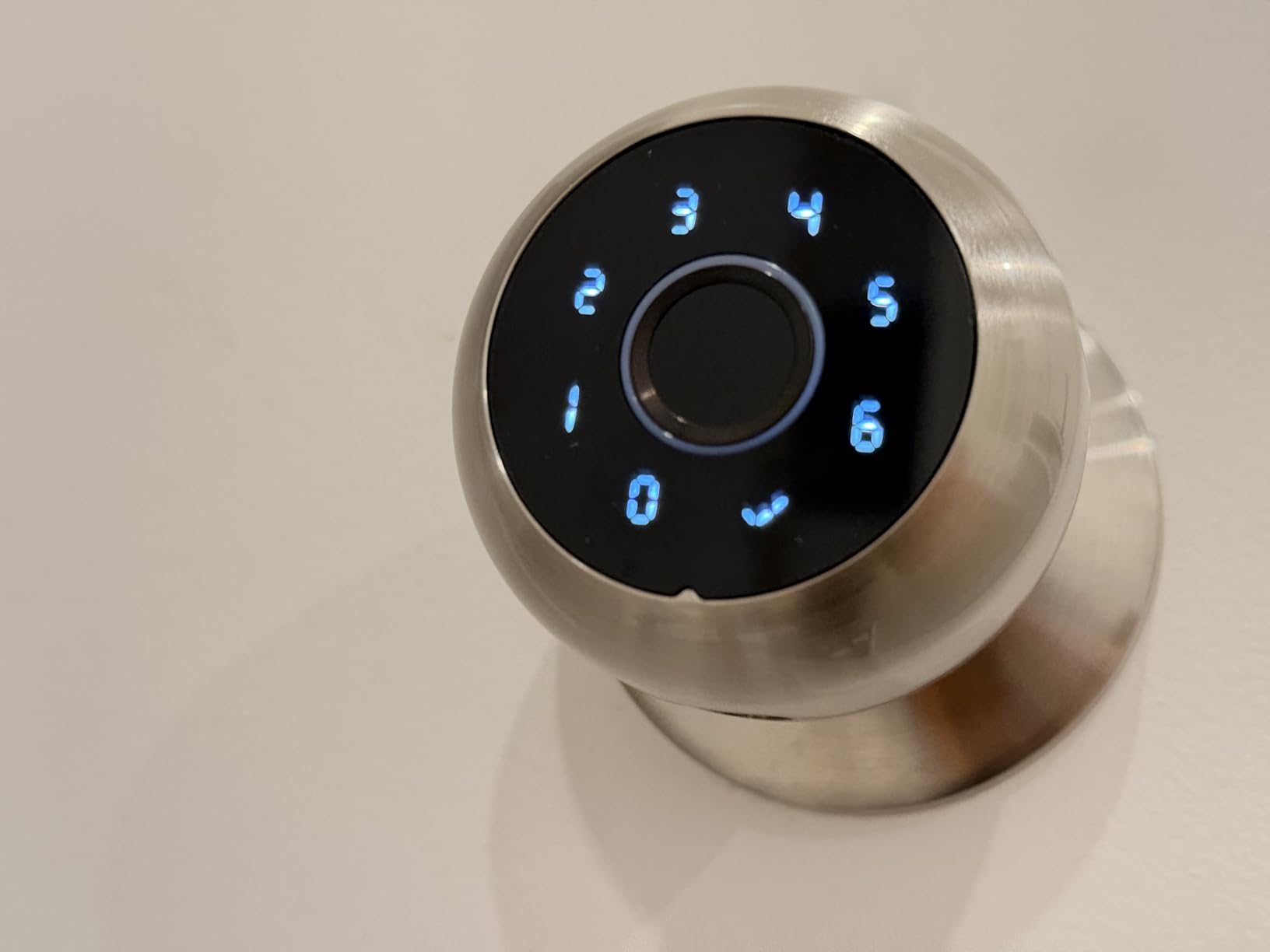 GHome Smart Fingerprint Door Lock, 4 in 1 Smart Fingerprint Door Knob with Keypad, App Control, Auto Lock, Biometric Door Knob with Lock for Bedroom, Apartment, Garage, Home & Office customer photo 2