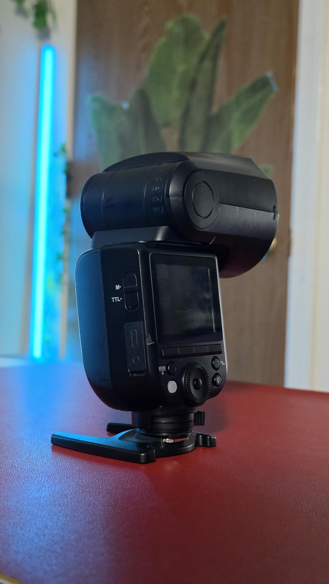 NEEWER Z2PRO-C 2.4G TTL Round Head Flash Speedlite Compatible with Canon customer photo 1
