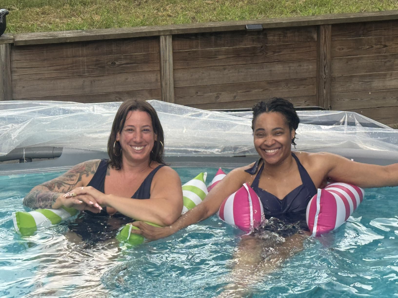 OKSUWATER 5 Pack 4-in-1 Inflatable Pool Floats for Adults, Multicolor customer photo 1