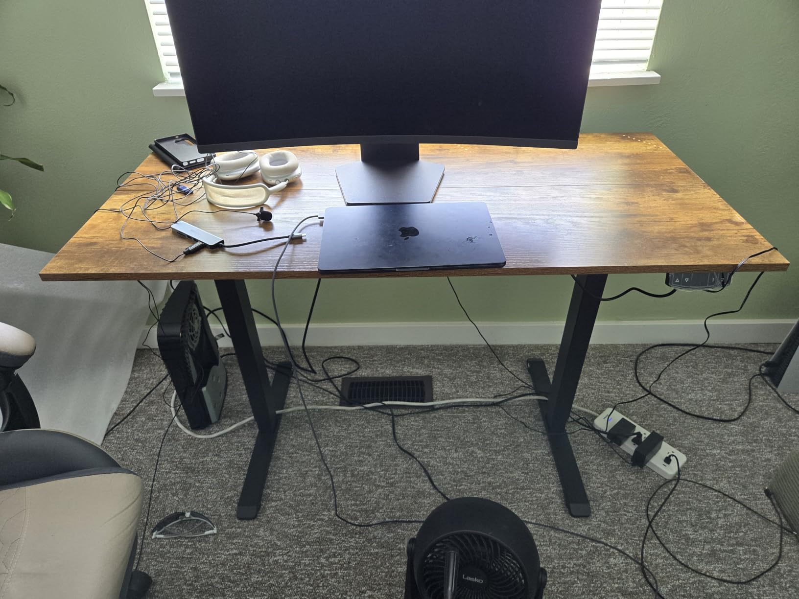 Agilestic 26*16 Inch Height Adjustable Electric Standing Desk, Dark Walnut customer photo 1