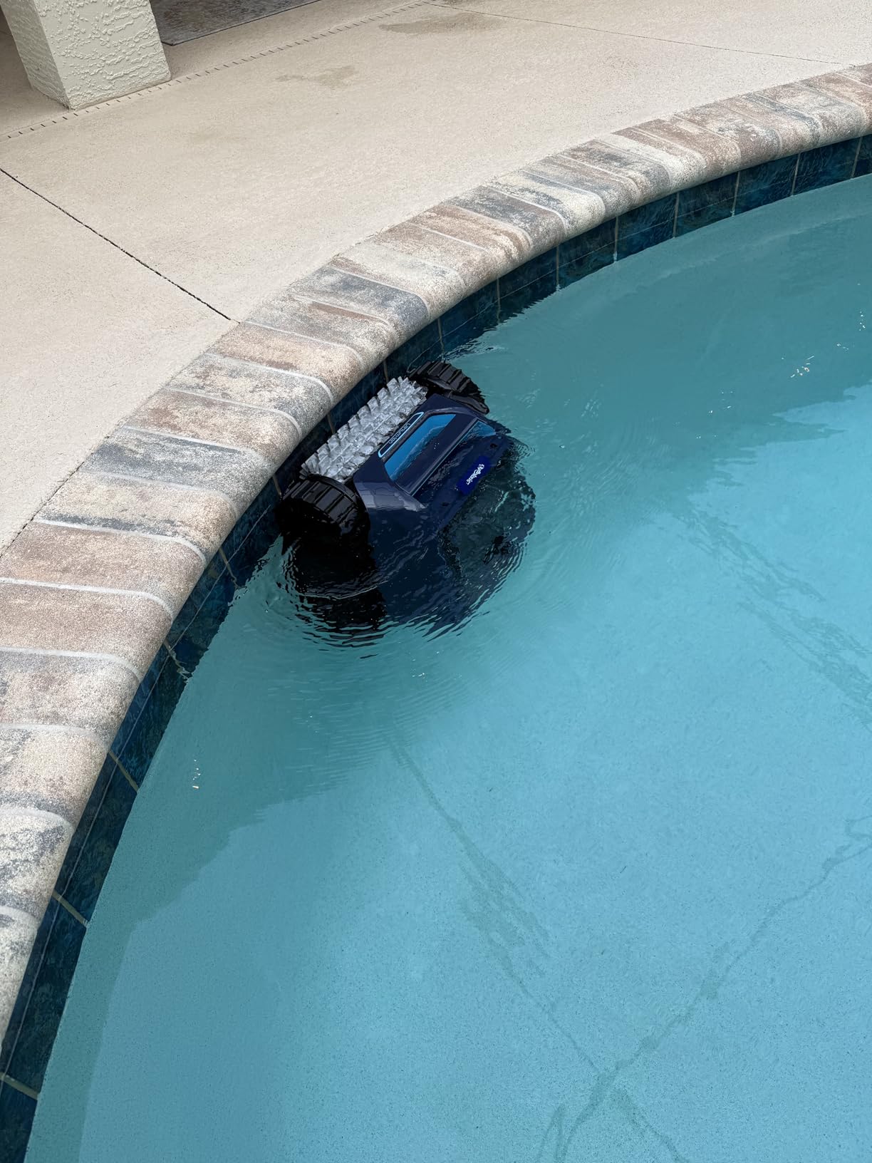 Polaris Freedom SC Cordless Robotic Pool Cleaner, WiFi Enabled customer photo 1