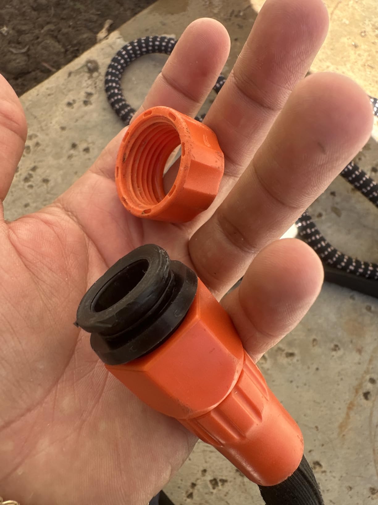 Black + Decker® 25 ft x 5/8 in, Expanding Garden Hose – Lightweight, Kink-Resistant, Quick Repair Couplings® BXMHBB22182 customer photo 2