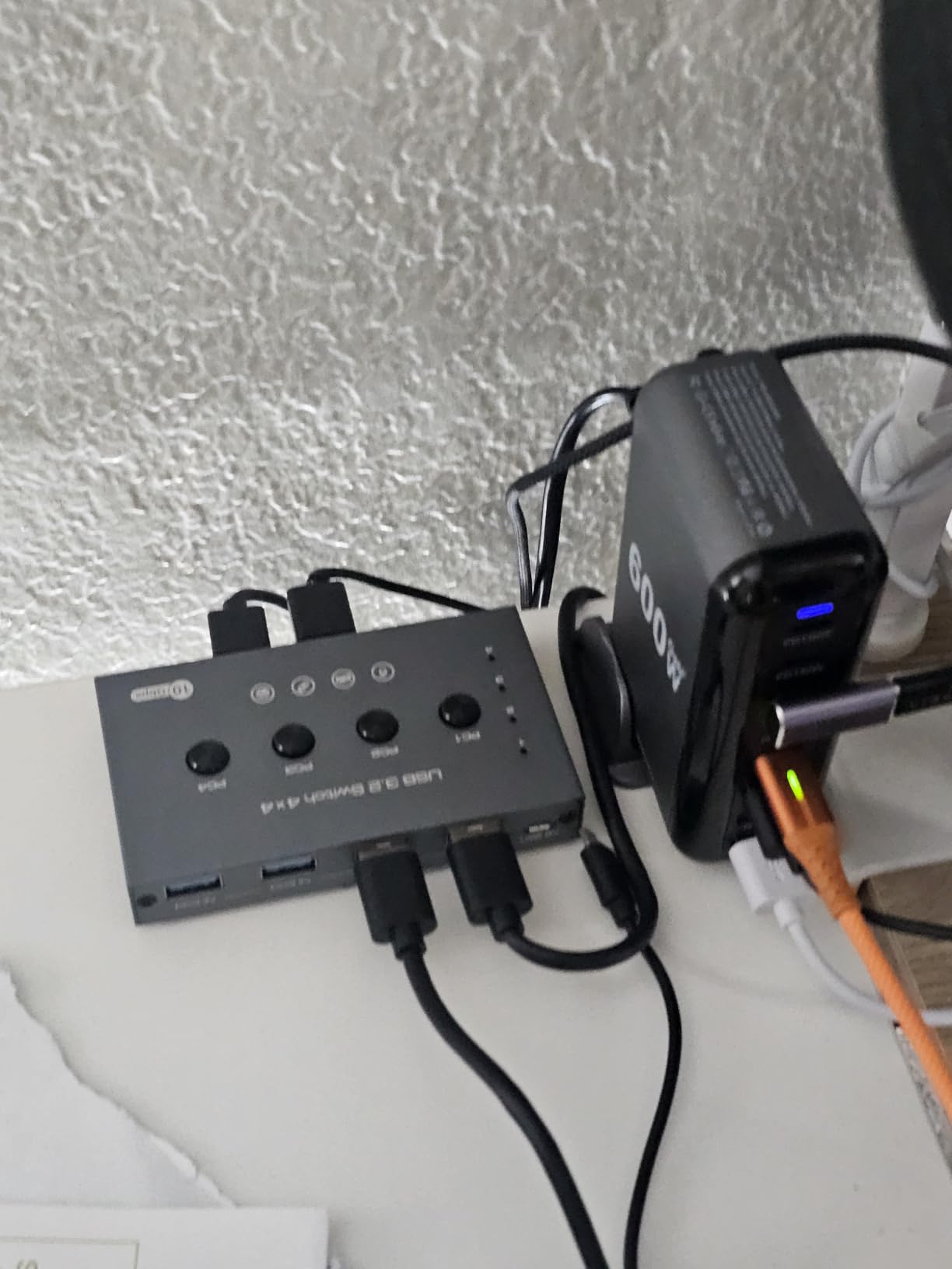 HDMI KVM Switch 2 Monitors 2 Computers Support 4K@60Hz USB 3.0 KVM Switches Share Dual Monitors and 4 USB 3.0 Ports Support Extended/Copy Mode with DC 12V Adapter&Wired Controller customer photo 1