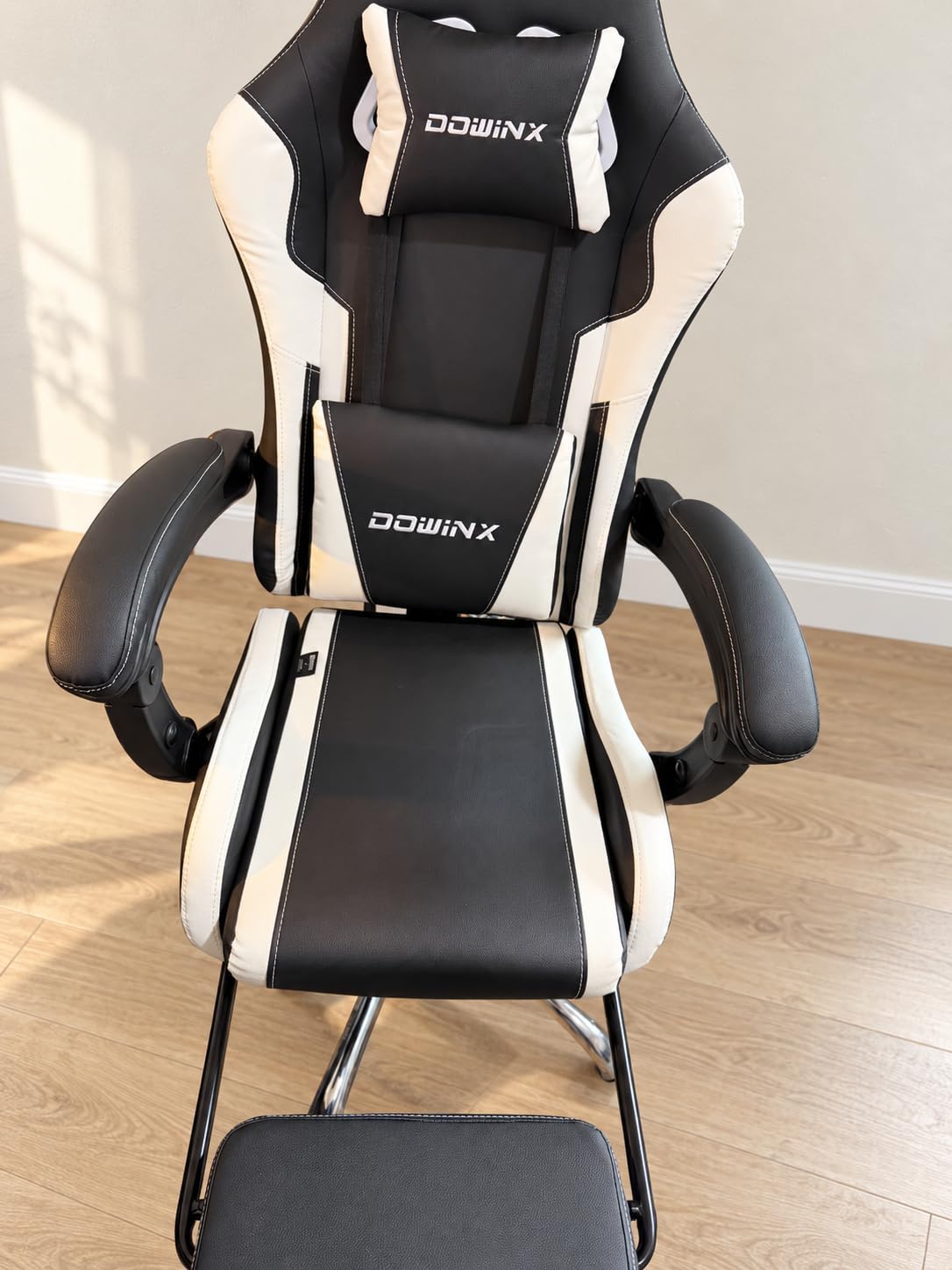 Dowinx Ergonomic Gaming Chair with Footrest & Massage Lumbar, 2D-Linkage Armrests for Computer Chair 330lbs with Headrest Pillow for Office, Home, Streaming and Long Gaming Sessions, White customer photo 1