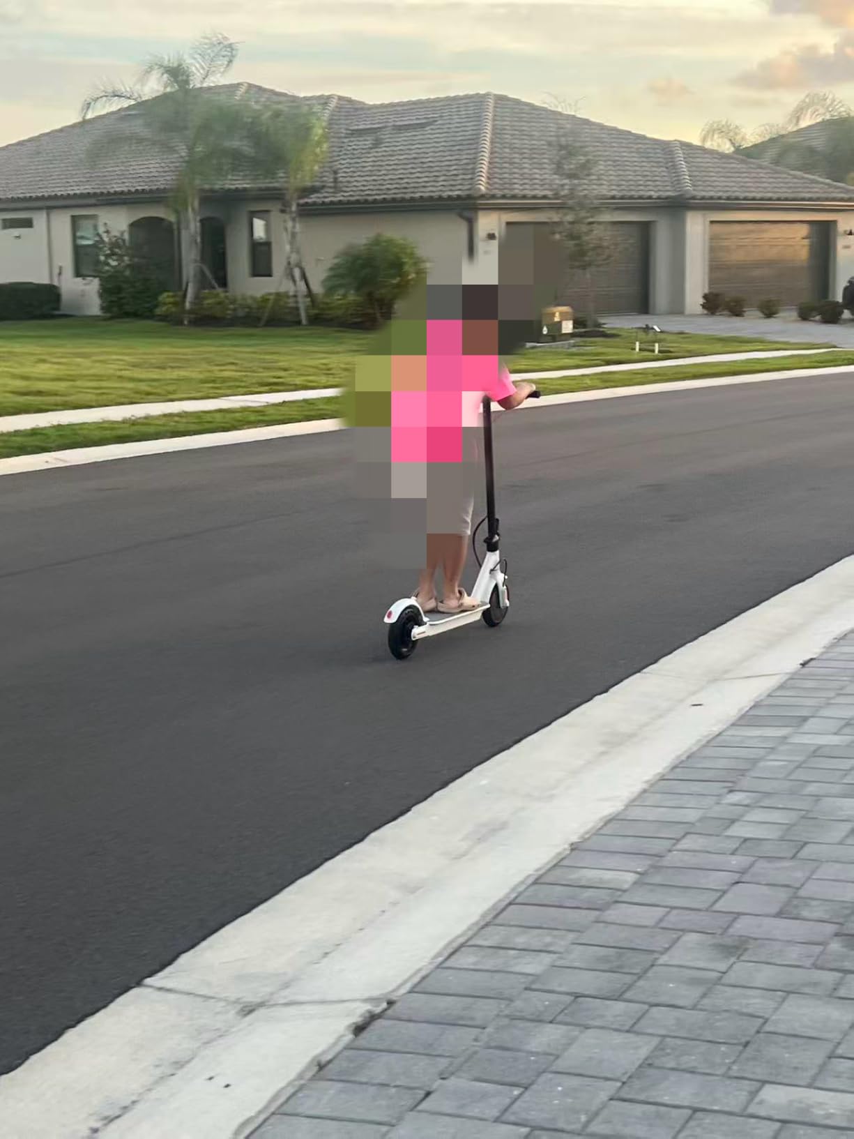 WERHY Electric Scooter,500W/350W Motor, 8.5''/10'' Solid Tires, 21-28Miles customer photo 1