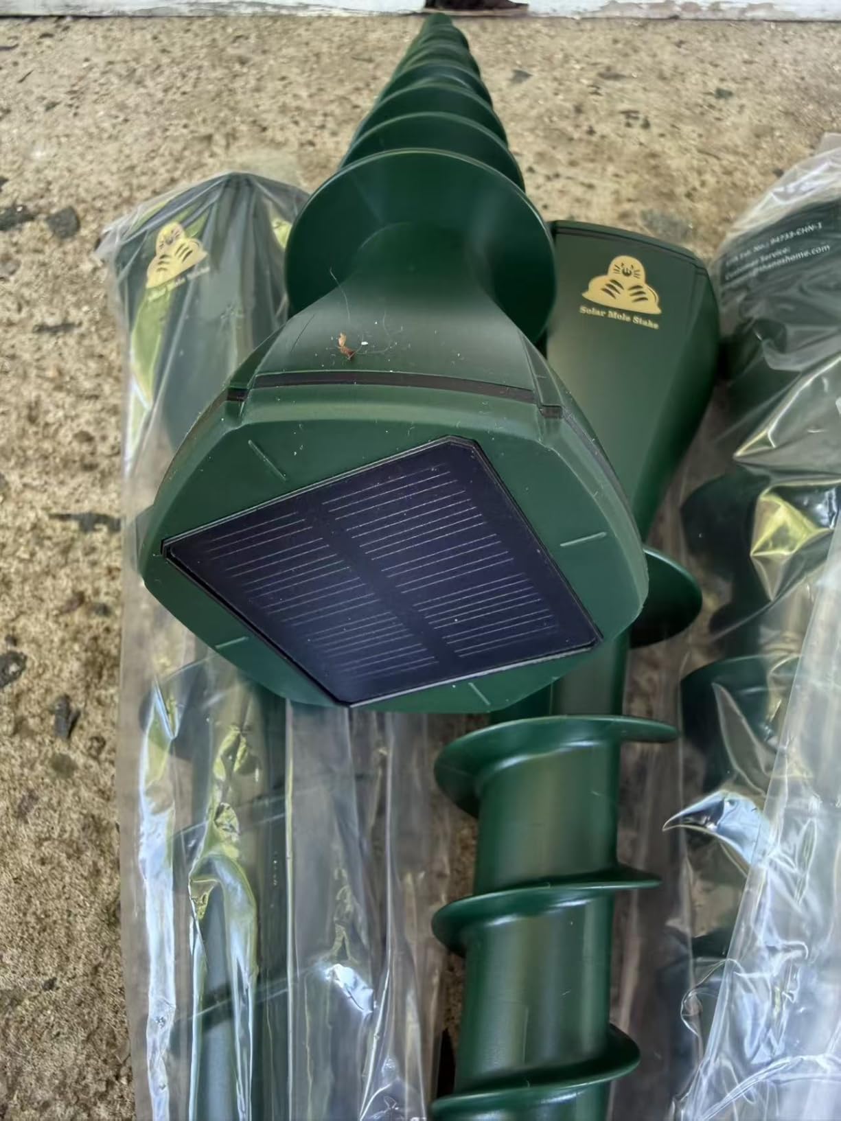 Solar Powered Mole Repeller Gopher Deterrent Outdoor Groundhog Repellent Ultrasonic Snake Armadillo Repeller Waterproof Effective for Yard Lawn Garden (8, Olive) customer photo 1