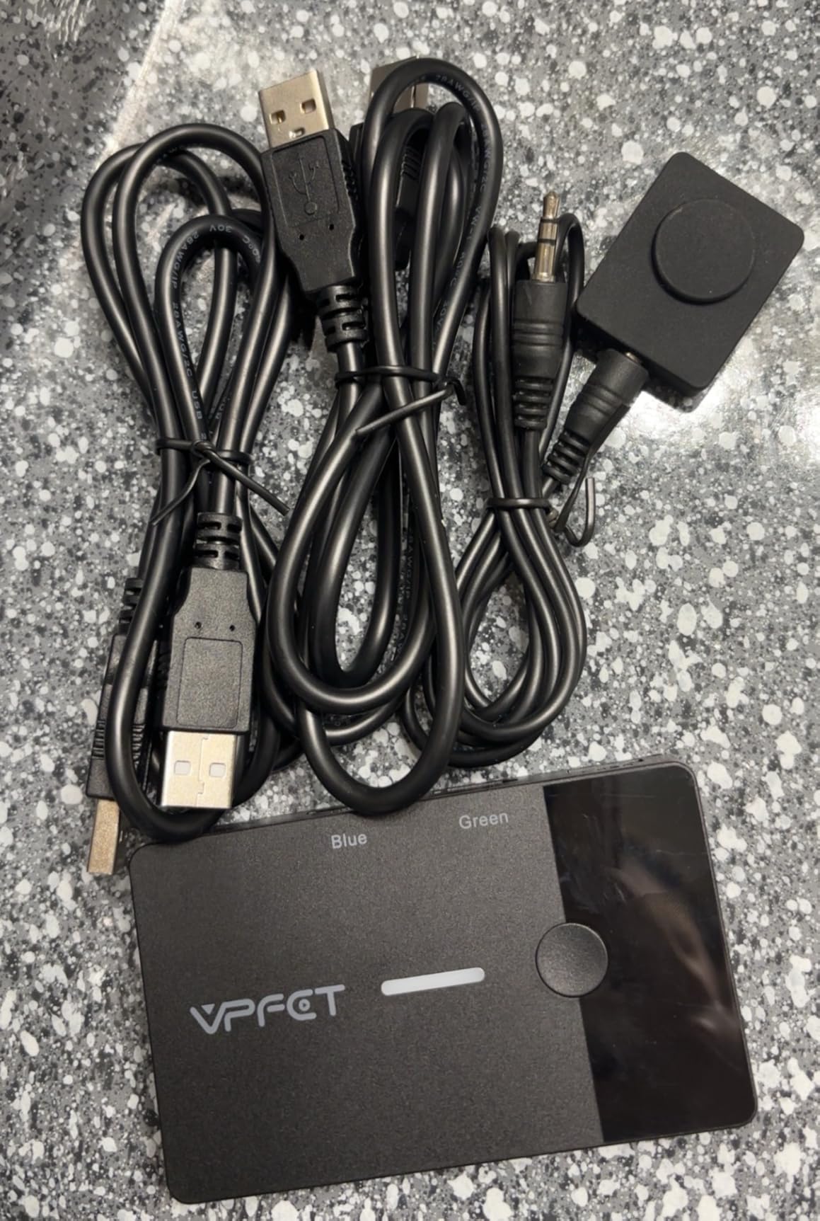 HDMI KVM Switch 1 Monitors 2 Computers 4K@60Hz USB KVM Switches 2 Ports for 2 PC Sharing Single Monitor and Keyboard Mouse with Wired Extend Controller Plug and Play customer photo 2