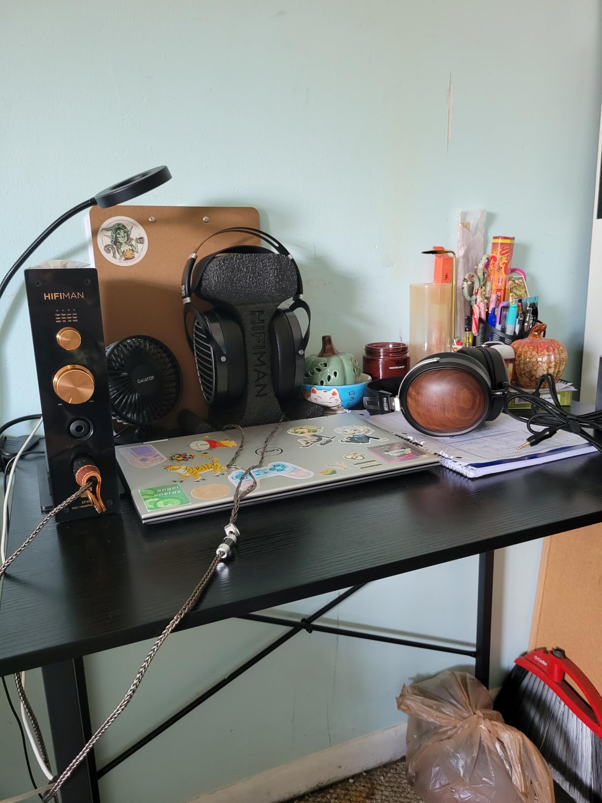 DUMOS 32 Inch Small Computer Desk, Gaming Desks for Home Office Bedroom customer photo 1