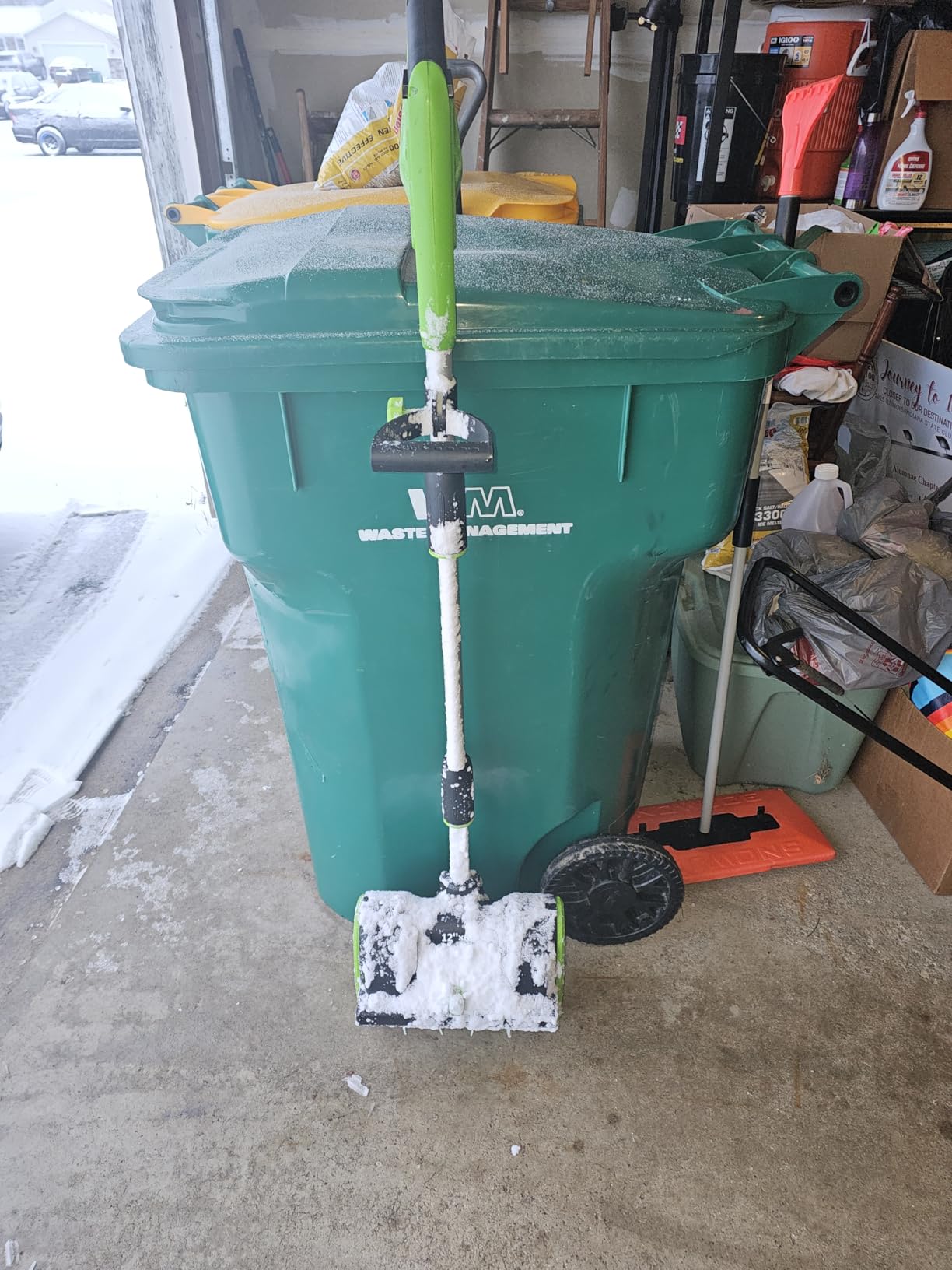 Vibekio 20V Cordless Snow Shovel, 12-Inch Brushless Snow Blower, Electric Snow Shovel with ±30° Adjustable Plate, 22 FT Snow Throw, 20V 4.0Ah Battery, 25-Min Runtime for Driveway, Patio, Deck customer photo 1